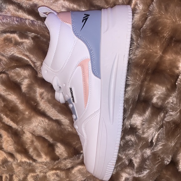 These are super cute! size UK 40. I wear an 8 in US fits comfortably. - Picture 2 of 3